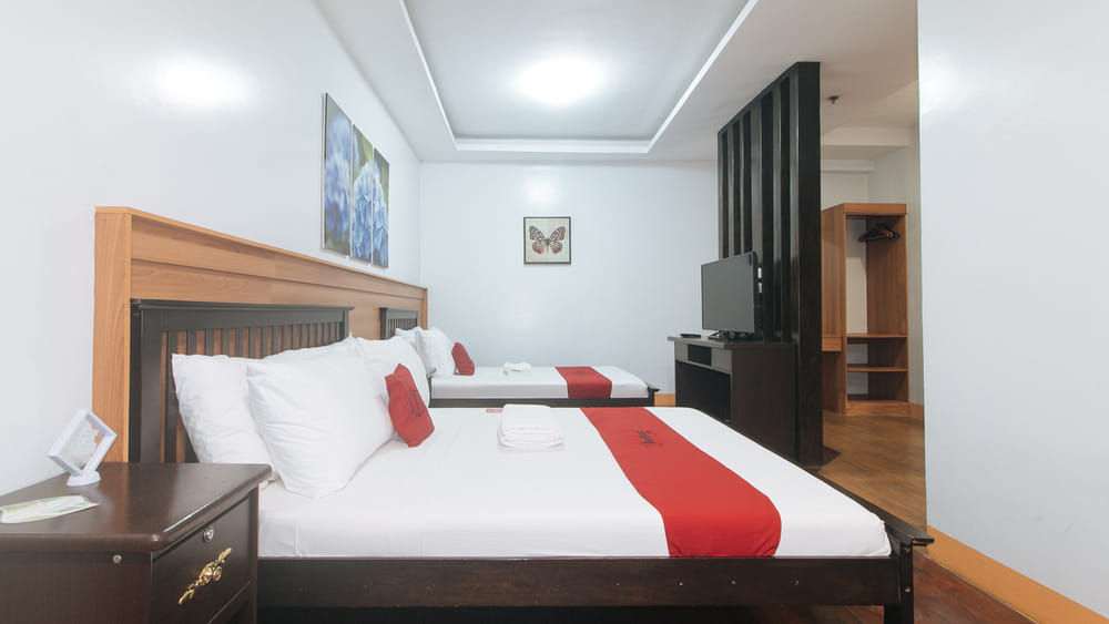 RedDoorz Executive Room (3 Adults)