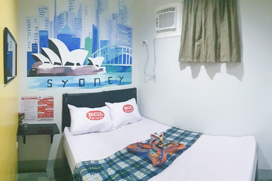 RGL Pinamalayan Condotel by RedDoorz