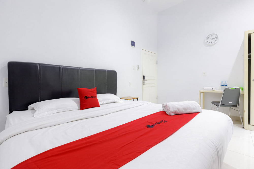 RedDoorz Deluxe Room
