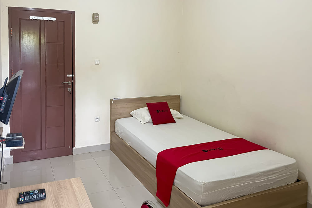 RedDoorz Single Room