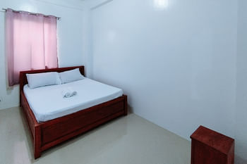 RedDoorz @ Elton Guesthouse