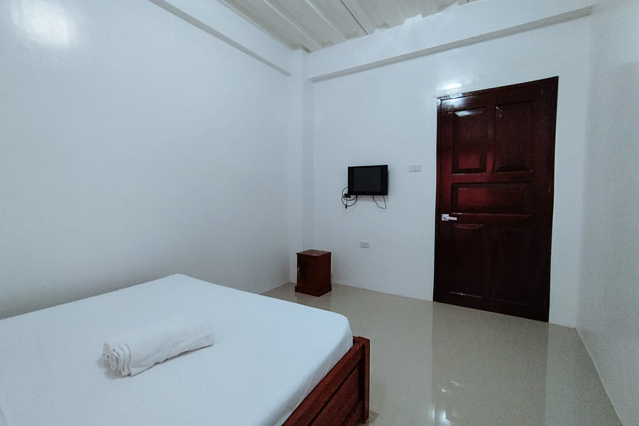 RedDoorz @ Elton Guesthouse