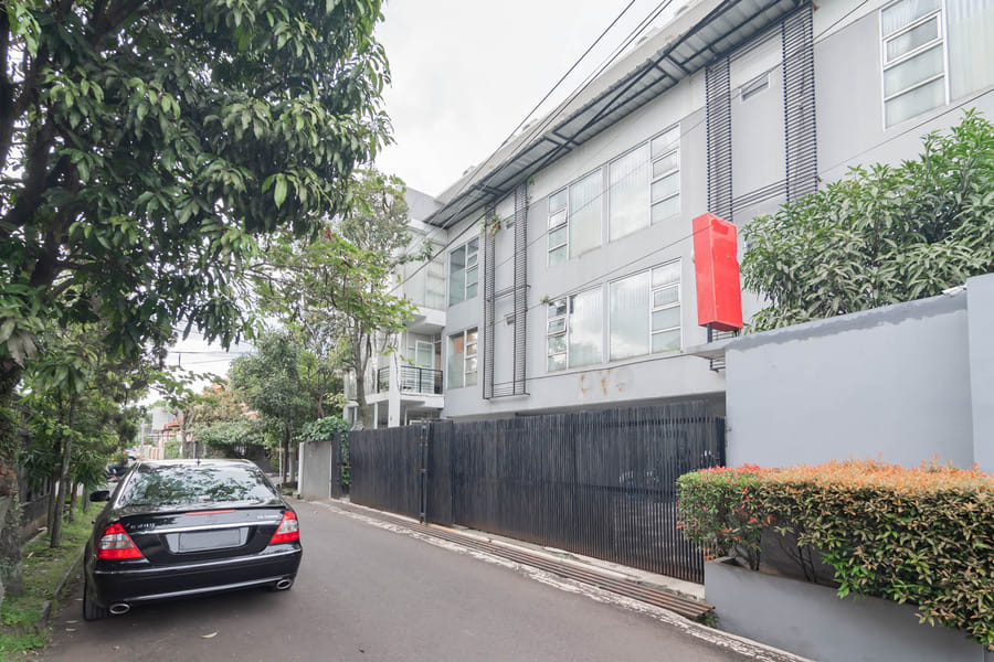 RedDoorz near Trans Studio Mall Bongo Residence