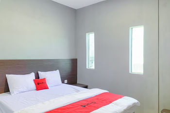 RedDoorz Plus @ D San Residence Buah Batu