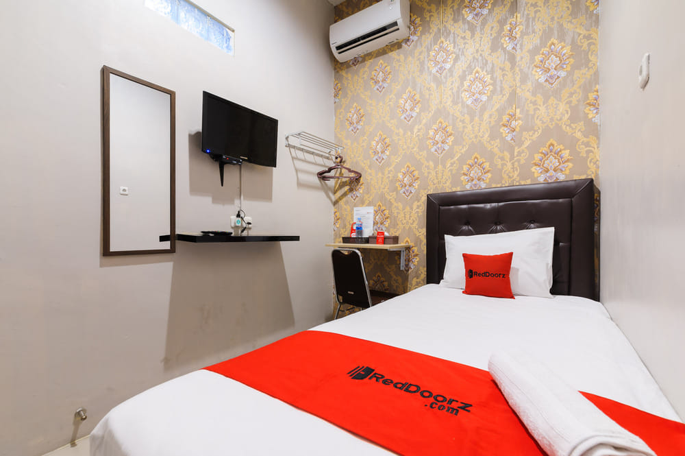 RedDoorz Single Room