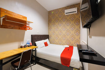 RedDoorz near Waterpark Citra Garden Medan