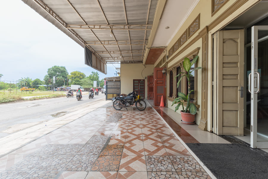 RedDoorz near CitraLand Gama City Medan