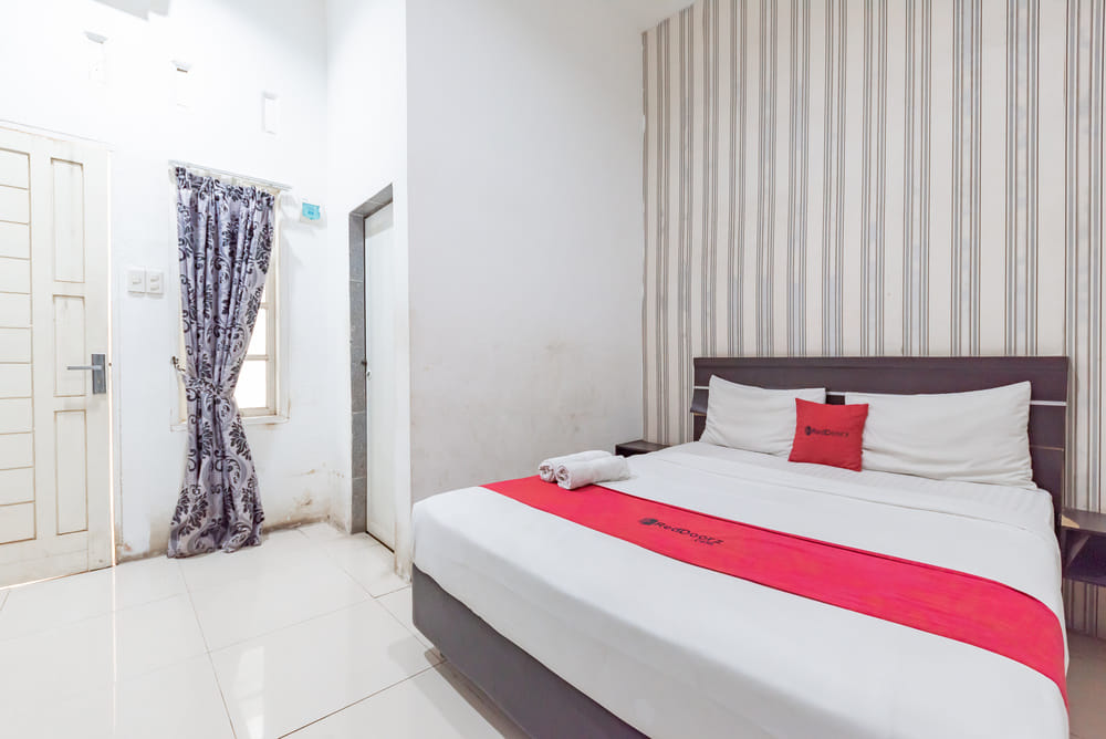 RedDoorz Room