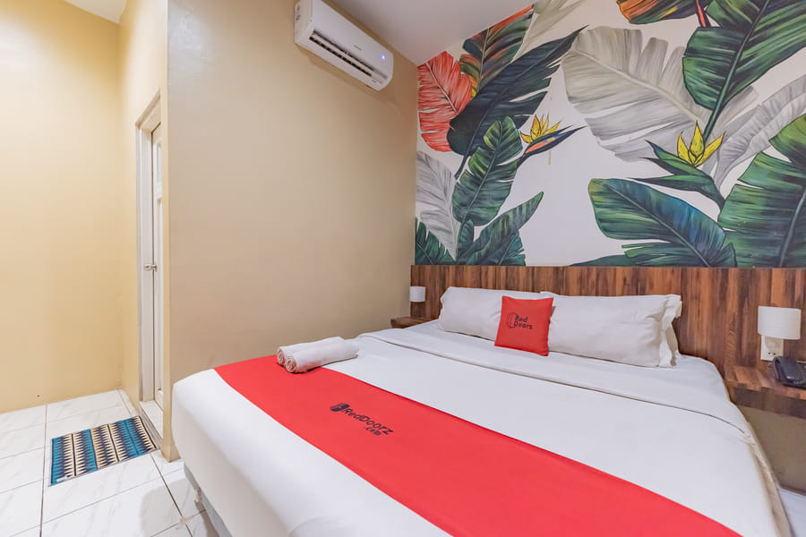 RedDoorz Plus near UNIMED Medan