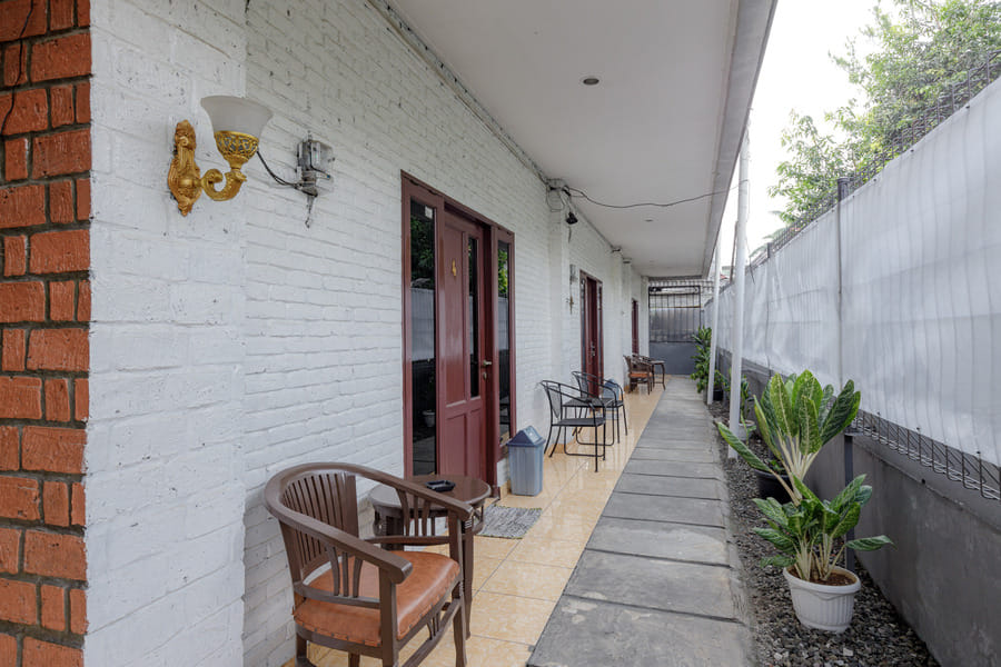 RedDoorz Plus @ Ampera Raya