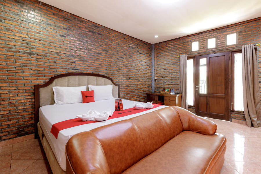 RedDoorz Plus @ Ampera Raya