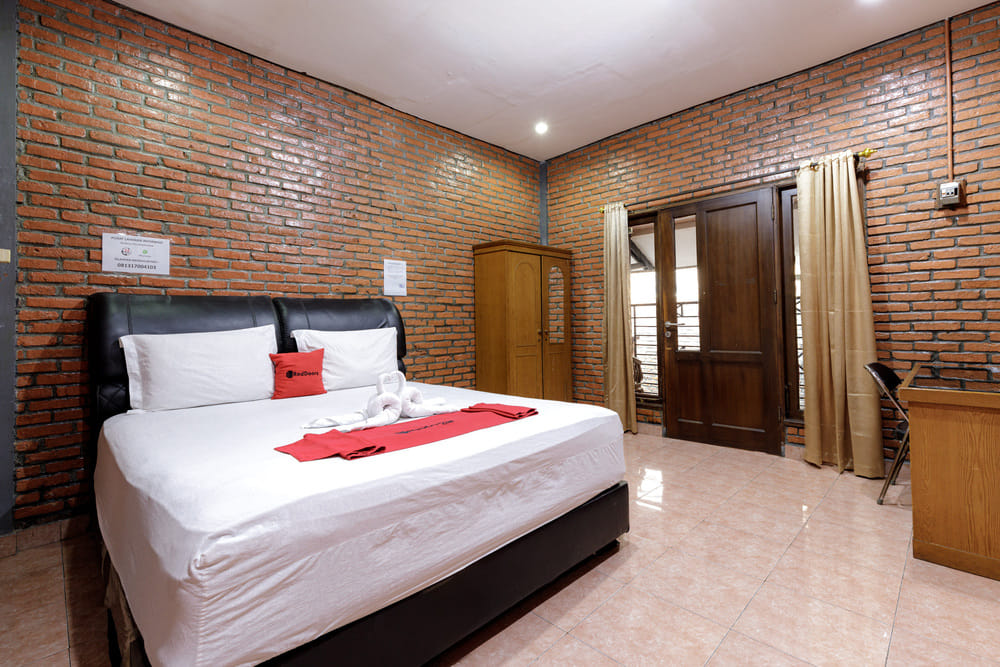 RedDoorz Room
