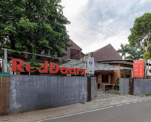 RedDoorz Plus @ Ampera Raya