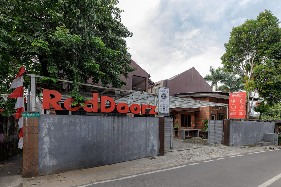 RedDoorz Plus @ Ampera Raya