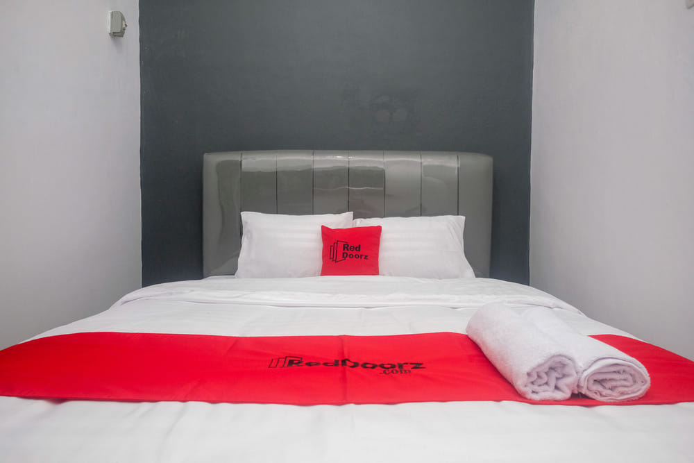 RedDoorz Standard Room