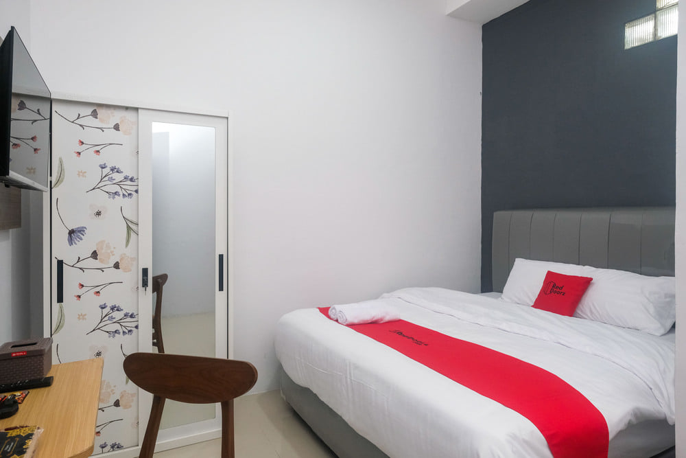 RedDoorz Deluxe Room