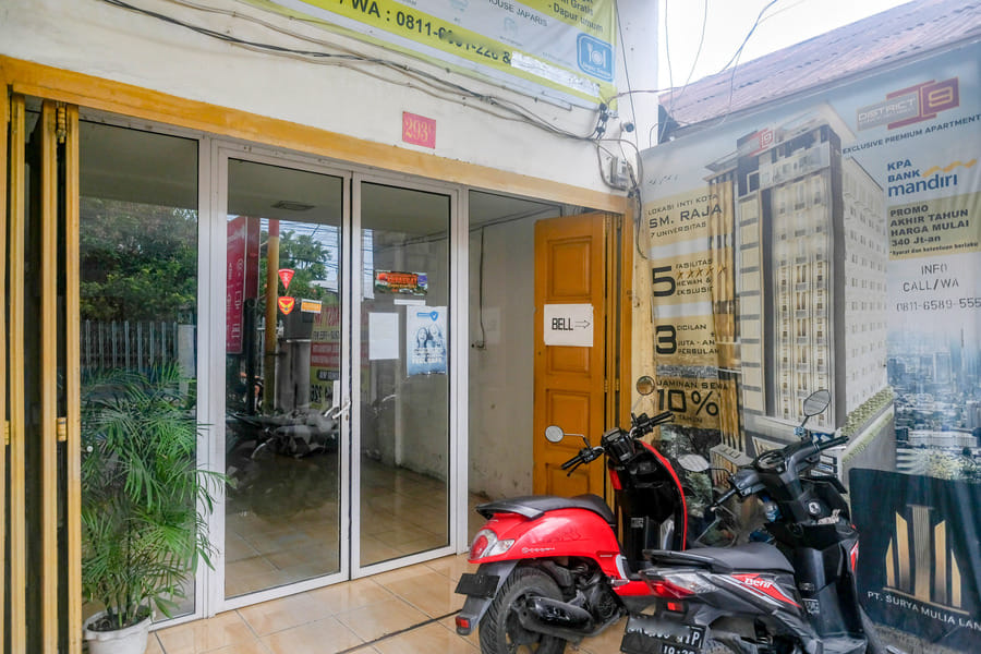 RedDoorz @ Jalan Japaris Medan