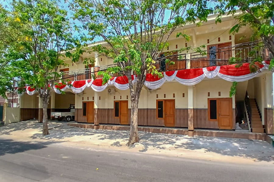 RedDoorz @ Dien Homestay Syariah Alun-alun Pasuruan