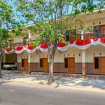RedDoorz @ Dien Homestay Syariah Alun-alun Pasuruan