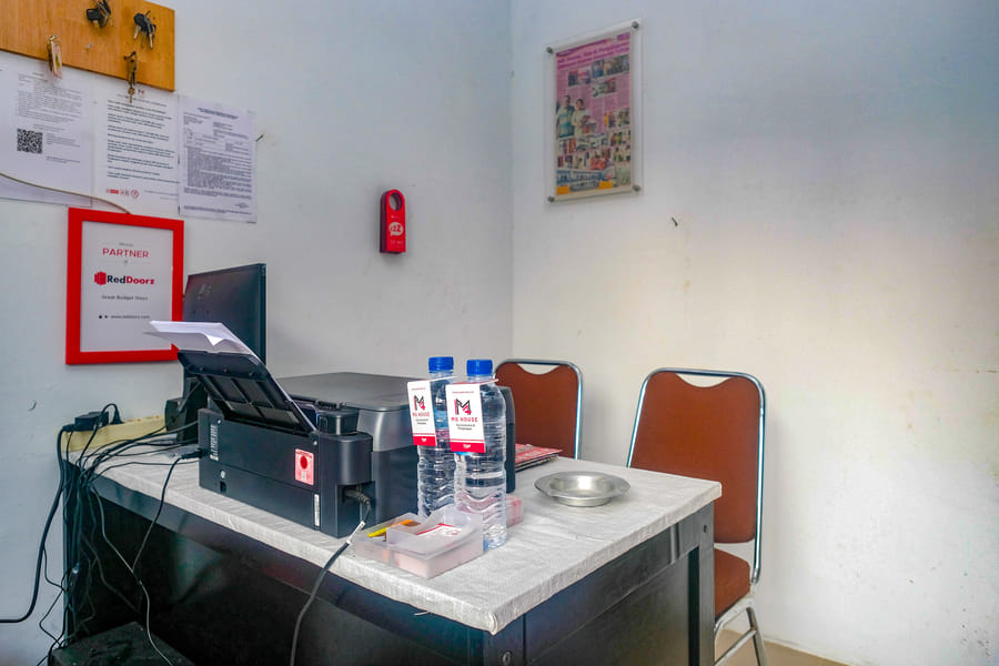 RedDoorz @ MG House Siantar Timur