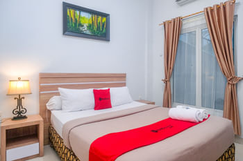 RedDoorz near Hermes Place Polonia Medan