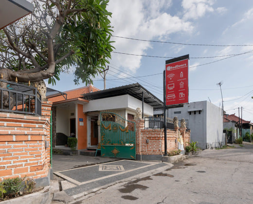 RedDoorz near Buleleng Harbour 2