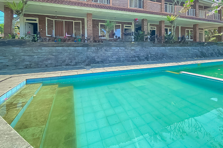 Reddoorz near Taman Bunga Nusantara