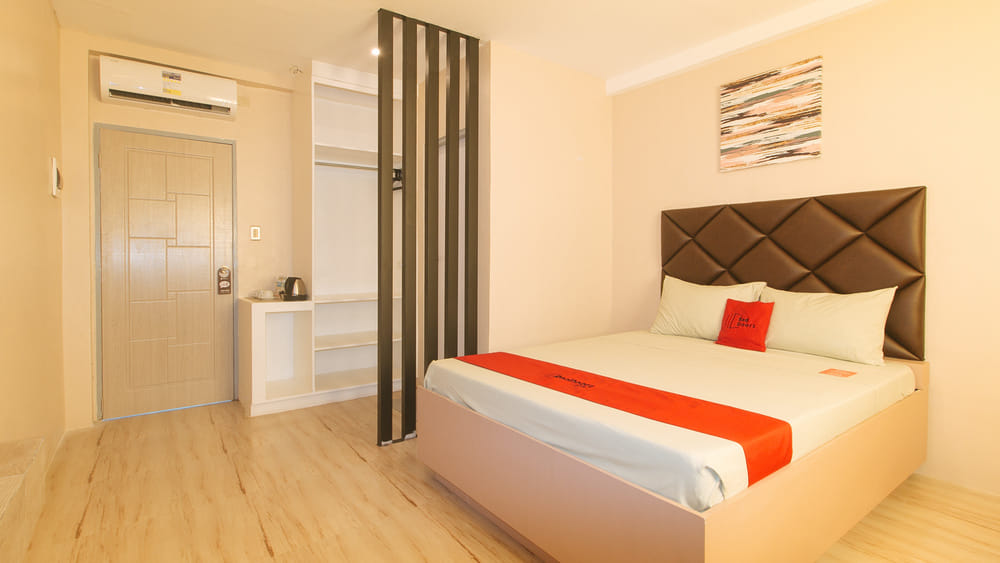 RedDoorz Deluxe Room