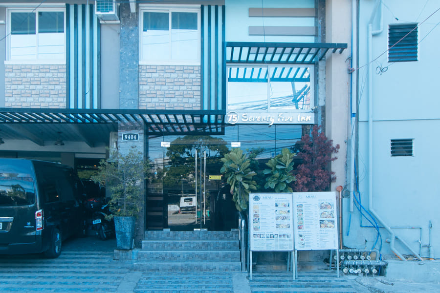 RedDoorz Plus @ Seventy Five Inn Near Manila Airport