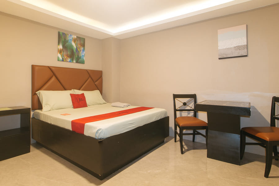 RedDoorz Plus @ Seventy Five Inn Near Manila Airport