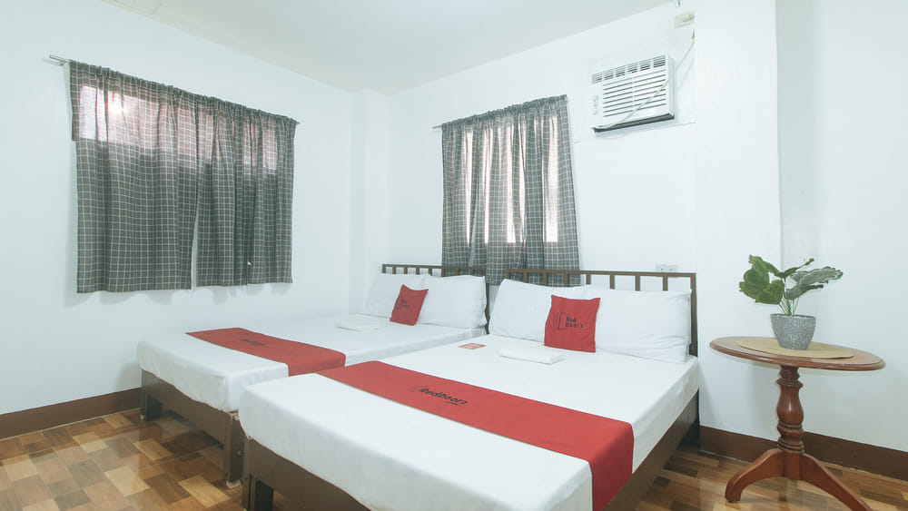 RedDoorz Family Room