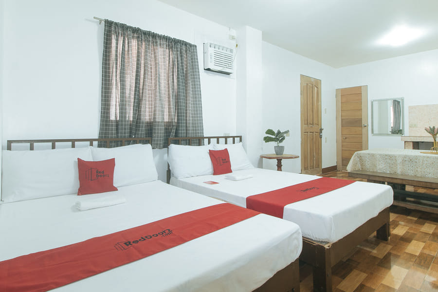 RedDoorz @ Joels Apartelle