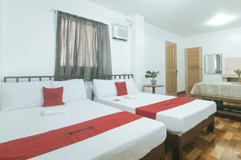 RedDoorz @ Joel's Apartelle