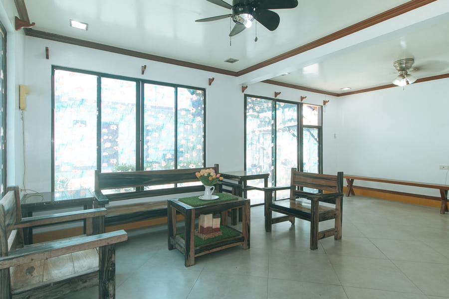 RedDoorz @ Joels Apartelle