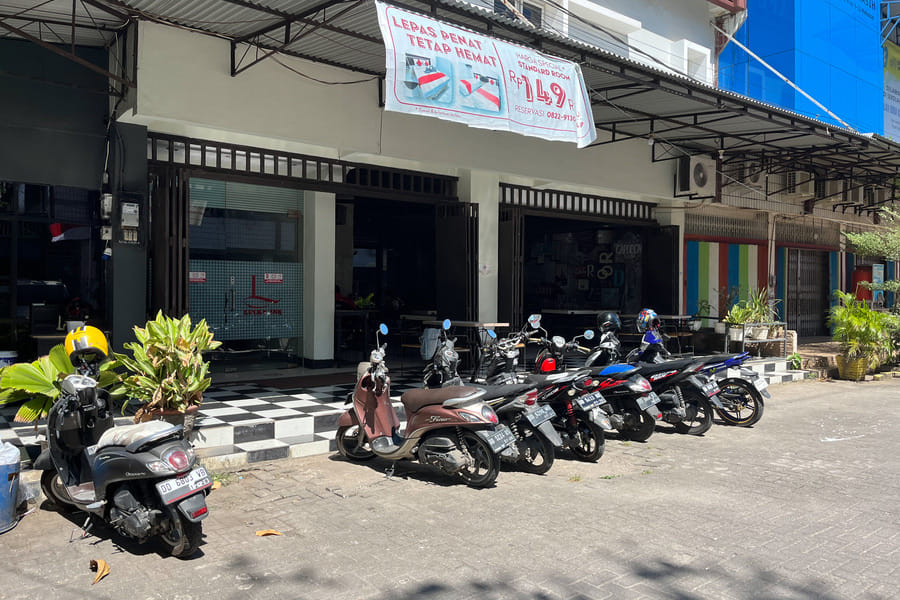 RedDoorz @ Lucky Inn Panakukkang Makassar
