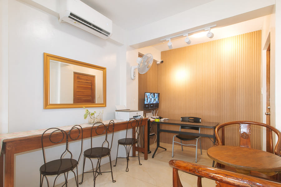 RedDoorz @ Delorian Residences