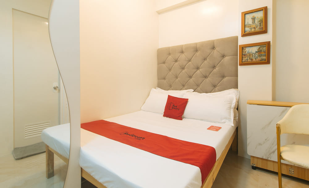 RedDoorz Deluxe Room