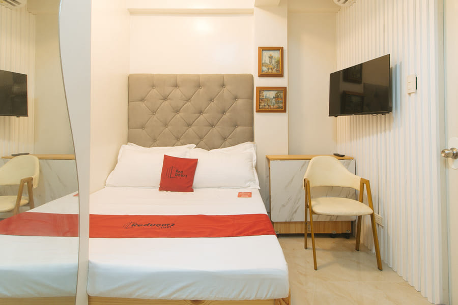RedDoorz @ Delorian Residences