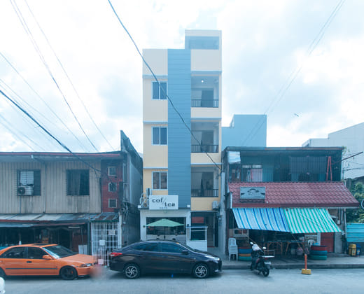 RedDoorz @ Delorian Residences