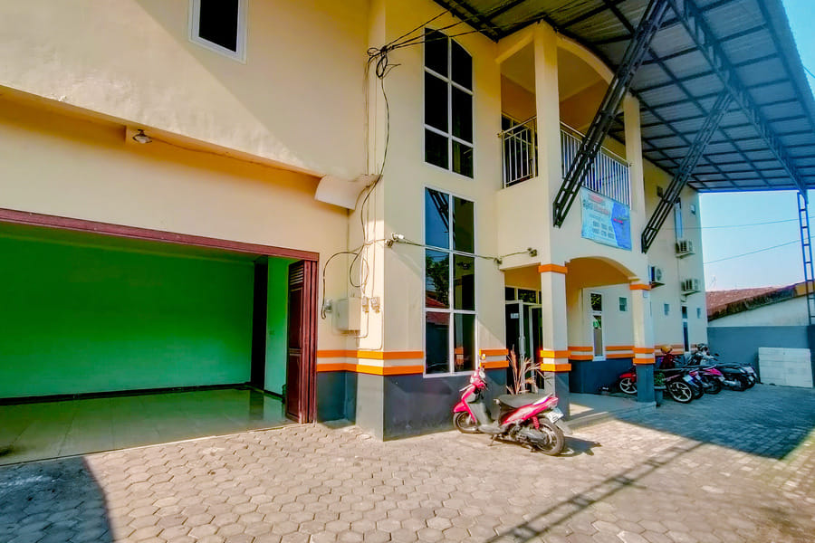 Djati Homestay Redpartner near Gor Djarum Kudus