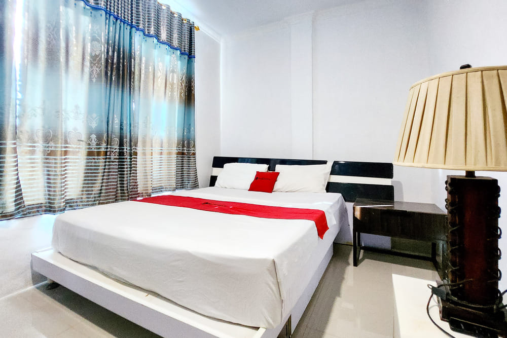RedDoorz Deluxe Room