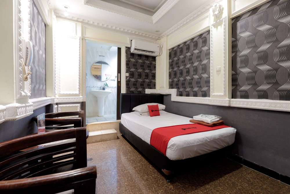 RedDoorz Single Room