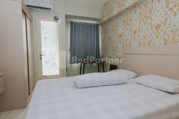 RedLiving Apartemen Podomoro Golf View - Queen Room Tower Dahoma
