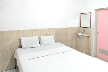 Sartika Hotel Mitra RedDoorz Pati