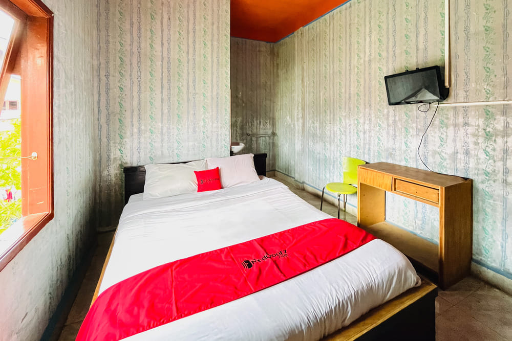 RedDoorz Deluxe Room