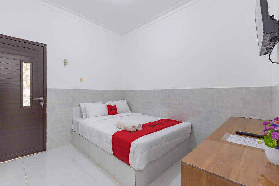 RedDoorz @ Kedawung Aurel Cirebon