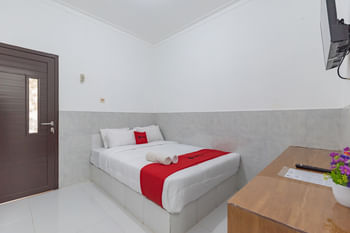 RedDoorz @ Kedawung Aurel Cirebon