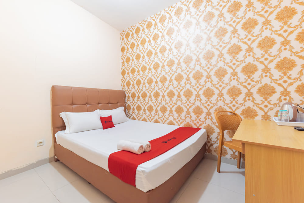 RedDoorz Deluxe Room