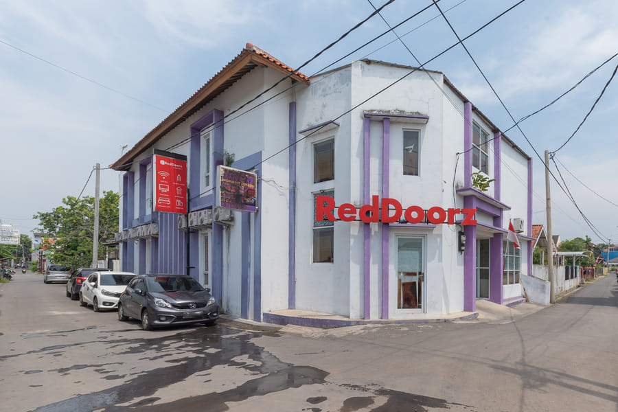 RedDoorz Plus @ Tuparev Cirebon 2.