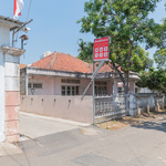 RedDoorz near Kejaksan Station Cirebon 3